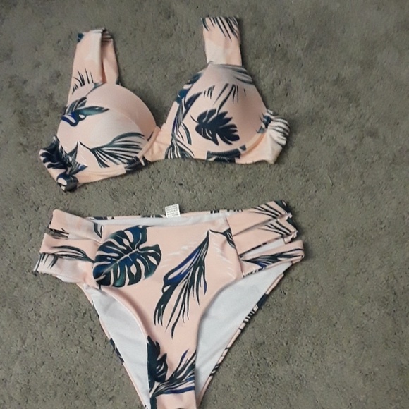 Floral print bathing suit - Picture 1 of 2